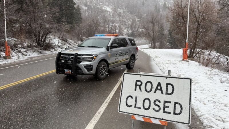 Image for the Tweet beginning: 🚧 Road Closure Alert 🚧
SR-210